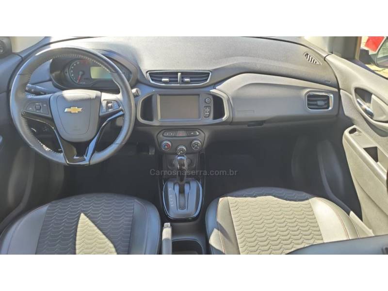 CHEVROLET - ONIX - 2017/2018 - Vermelha - Sob Consulta