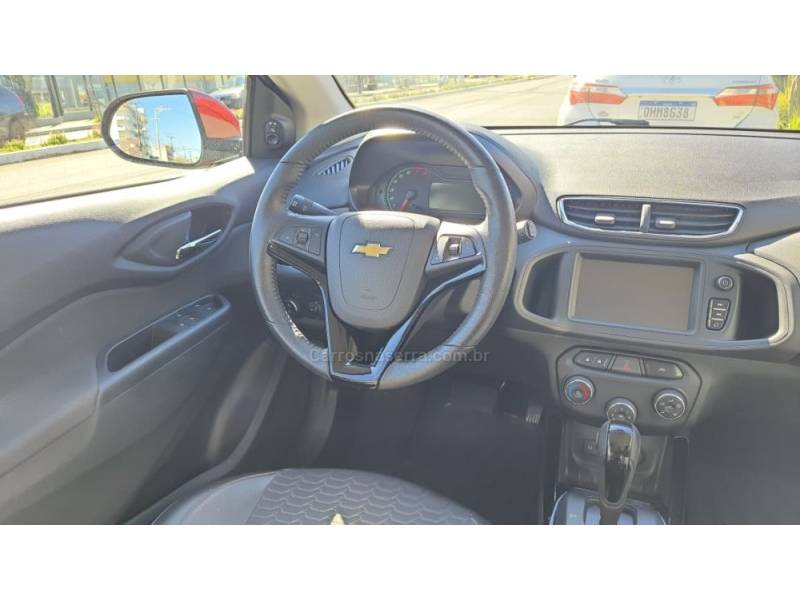 CHEVROLET - ONIX - 2017/2018 - Vermelha - Sob Consulta