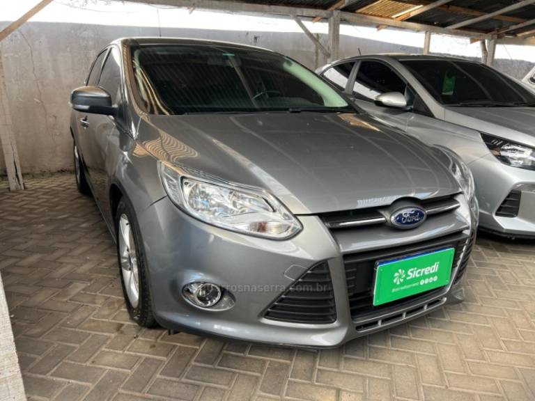 FORD - FOCUS - 2014/2015 - Cinza - Sob Consulta