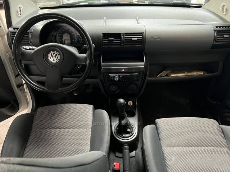 VOLKSWAGEN - FOX - 2005/2006 - Branca - Sob Consulta