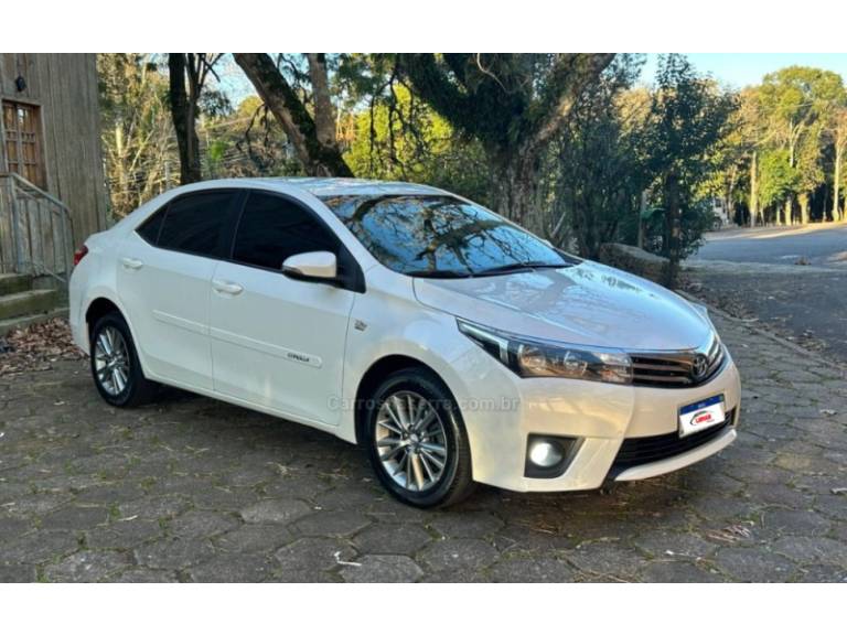 TOYOTA - COROLLA - 2015/2016 - Branca - Sob Consulta
