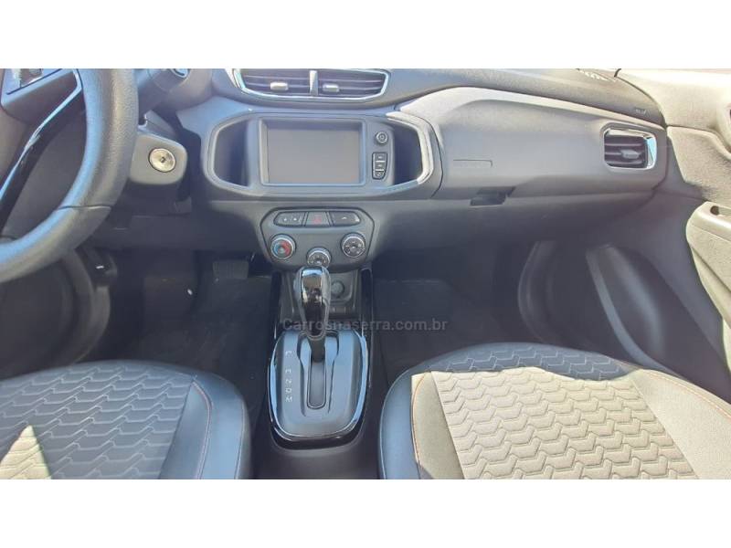 CHEVROLET - ONIX - 2017/2018 - Vermelha - Sob Consulta