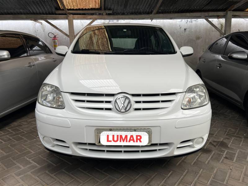 VOLKSWAGEN - FOX - 2005/2006 - Branca - Sob Consulta