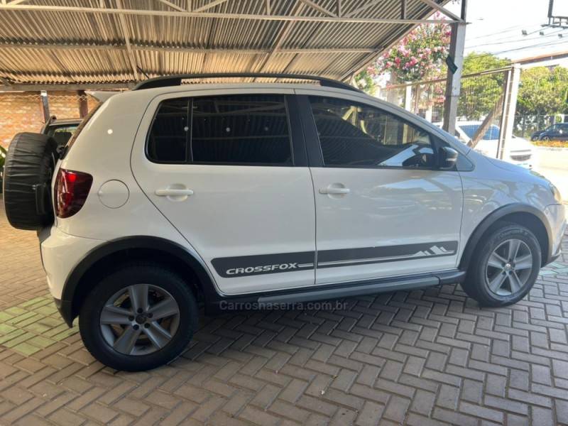 VOLKSWAGEN - CROSSFOX - 2011/2012 - Branca - Sob Consulta