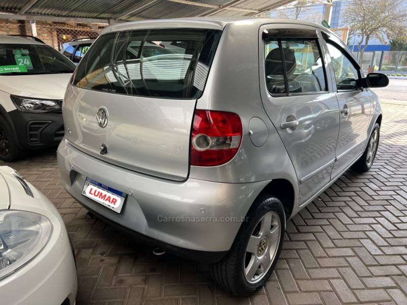 VOLKSWAGEN - FOX - 2005/2006 - Prata - Sob Consulta