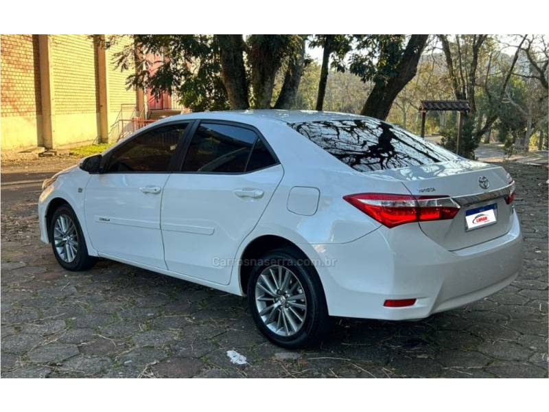 TOYOTA - COROLLA - 2015/2016 - Branca - Sob Consulta