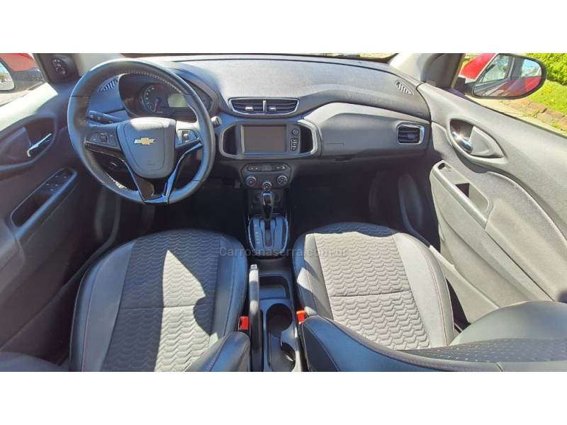 CHEVROLET - ONIX - 2017/2018 - Vermelha - Sob Consulta