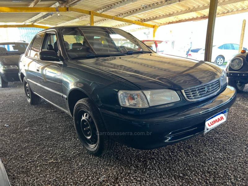 TOYOTA - COROLLA - 2001/2001 - Verde - Sob Consulta